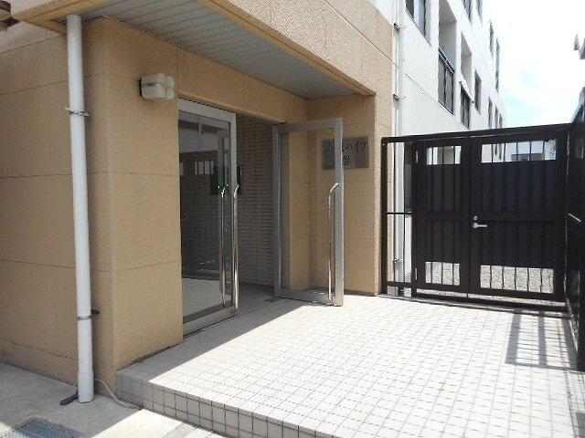 ノースハイツ藤のエントランス