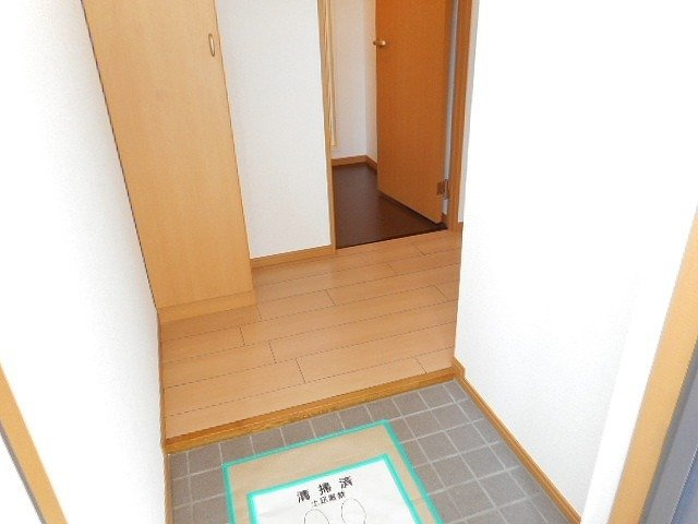 ノースハイツ藤の玄関