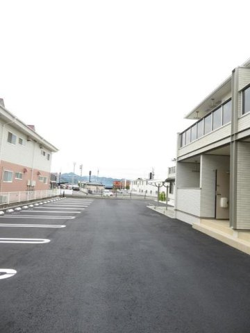 メイクロードⅢの駐車場