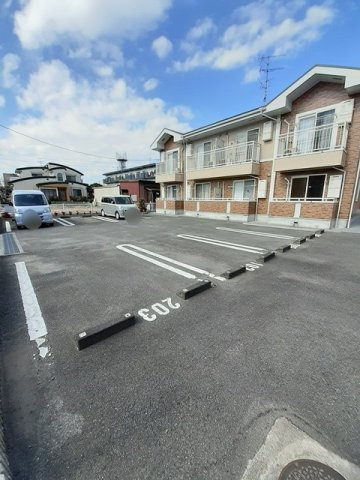 アニメート・大町の駐車場