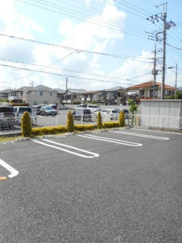 ラフィネ江戸川台の駐車場
