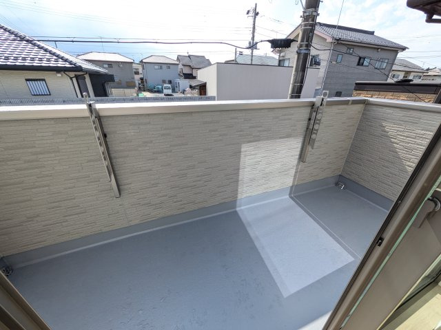 水戸市堀町2241番　新築戸建て　A号棟のバルコニー|洗濯物も布団もまとめて干せるワイド設計。
広々としたワイドバルコニーで、家事の効率が上がり、日々の暮らしが快適になります。