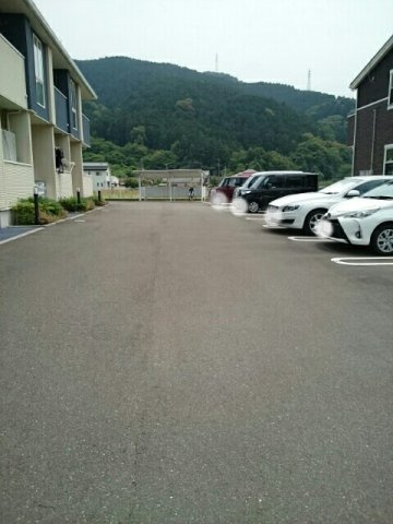 ブルーシャトーの駐車場