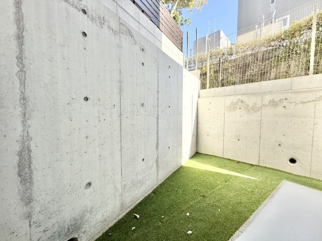 新築戸建　西宮市一ケ谷町　B号棟の庭|1階寝室から出られます
