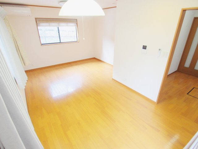 広島市安芸区矢野西５丁目の一戸建ての居間・リビング