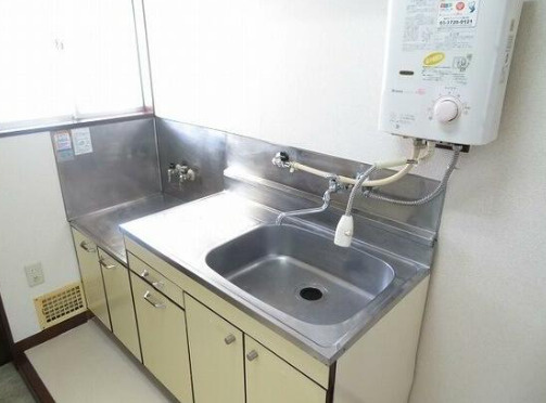 【キッチン】 | 久が原ハイツ | 給湯機付きで冬でも安心です。