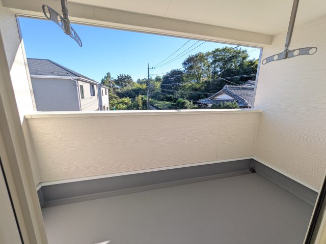 常陸太田市増井町　第1　新築戸建て　3号棟のバルコニー|人気のインナーバルコニー。室内と一体感があり、雨の日のお子様の遊び場や、ペットの安全な外気浴スペースにも最適です♪