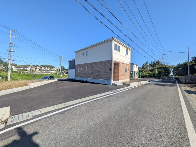 常陸太田市増井町　第1　新築戸建て　3号棟の前面道路含む現地写真|写真だけでは伝わらない快適さを、ぜひ現地で体感しませんか？
即日見学可能です！平日のご案内も可能です♪
お気軽にお問合せまたはお電話ください！
0297-86-8370まで【リアライズ不動産】