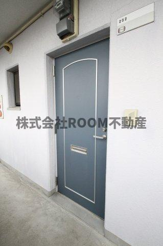 わかくさマンションの玄関|収納もある玄関です