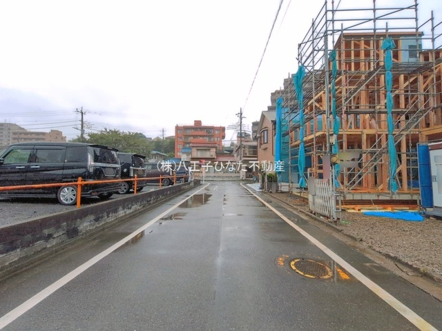 『八王子市新築戸建て』大和田町5-18-9【仲介手数料無料】　１期の前面道路含む現地写真|～仲介手数料無料☆八王子ひなた不動産～八王子市大和田町　新築戸建て
