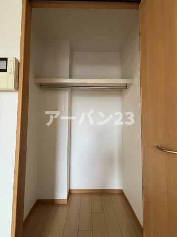 プロスペリタの収納|同物件反転部屋写真