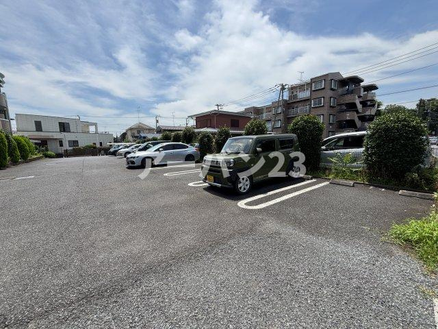 プロスペリタの駐車場