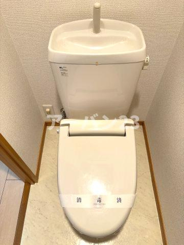 プロスペリタのトイレ|同物件反転部屋写真