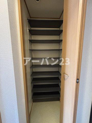 プロスペリタの収納|同物件反転部屋写真