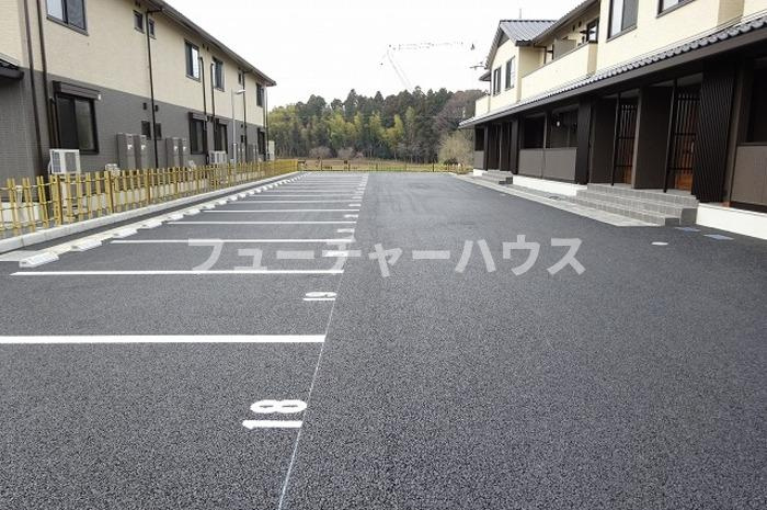 レジデンスＭＩＹＡＢＩ　Ｂの駐車場