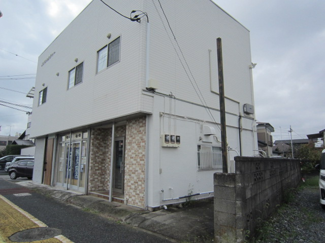 鴻巣市鎌塚２丁目の店舗一部の外観