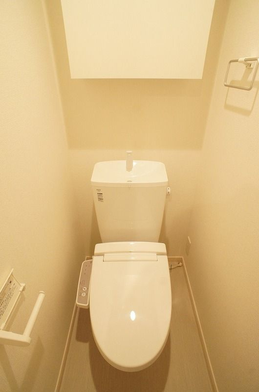 横浜市戸塚区矢部町のアパートのトイレ