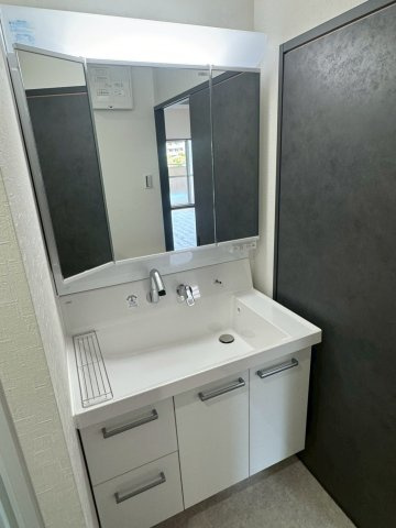 メゾンドールウィングヒルズ四番館の独立洗面台
