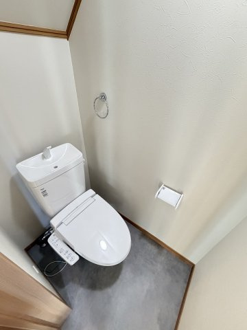 Front Station TAKAのトイレ|落ち着いた色調のトイレです