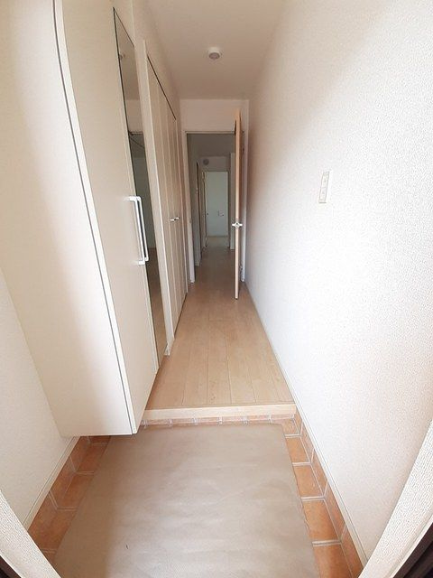 ヴィラ・ウィンド　Ａの玄関
