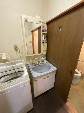 奉免町　中古住宅の独立洗面台