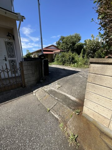 奉免町　中古住宅の外観|敷地出入口