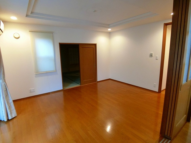 若草町戸建ての居間・リビング
