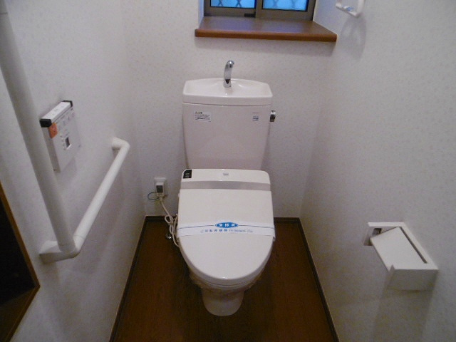 若草町戸建てのトイレ