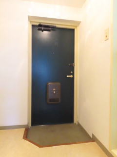 メゾン秀栄前原の玄関