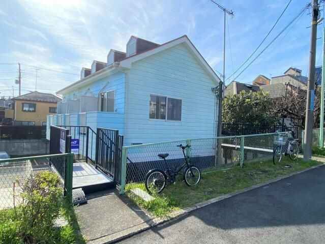 横浜市神奈川区三ツ沢中町のアパートの外観