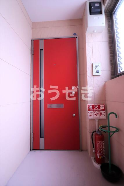 カーサ久良岐アネックスの玄関