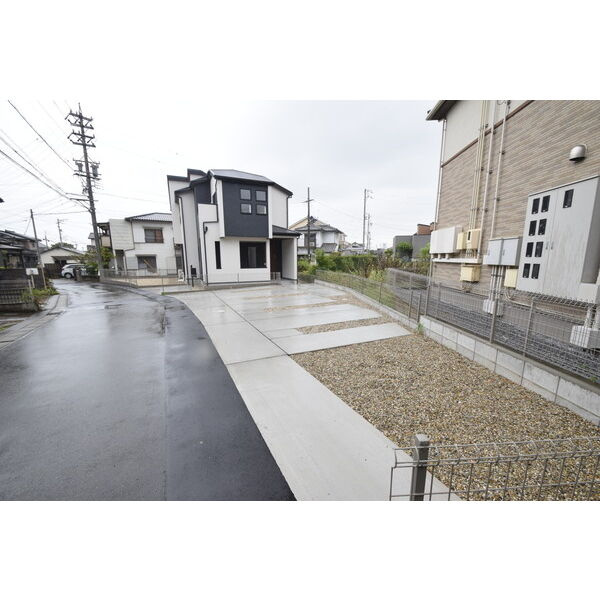BLOOMING MAISON小牧市二重堀の駐車場