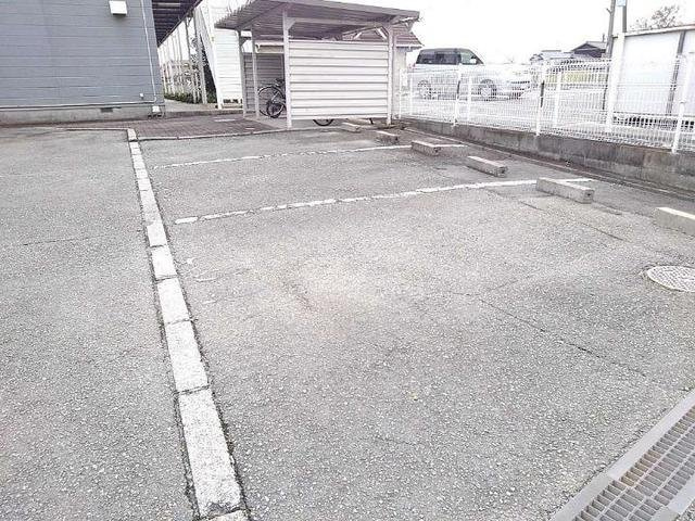 ロイヤルシャルムの駐車場
