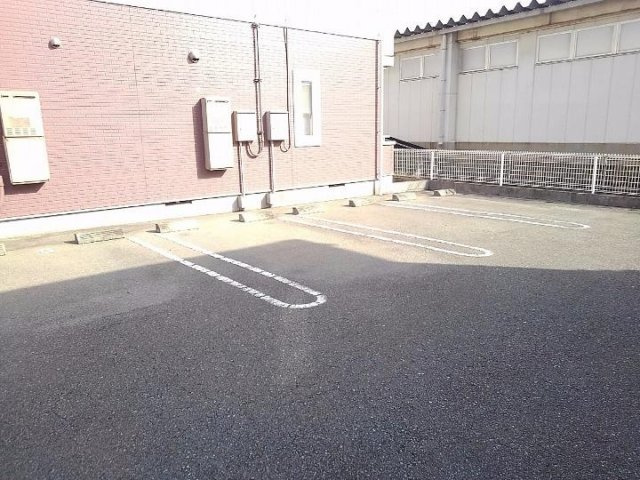 ミッテ．タカラＡの駐車場