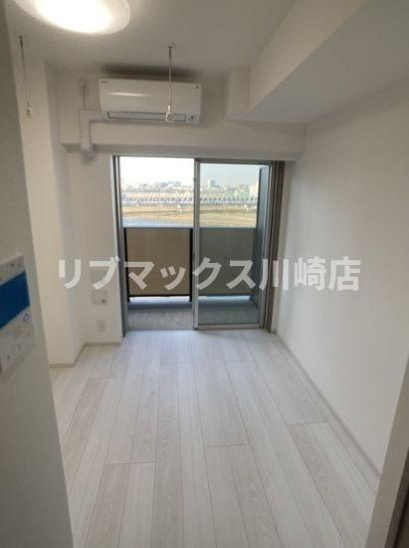 ベッド、マット、椅子、机、テレビ等家具家電を設置致します（賃料変わらず） 