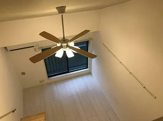 川崎市多摩区三田２丁目のアパートの居間・リビング