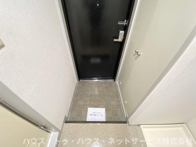 第14シントウキョウビルの玄関