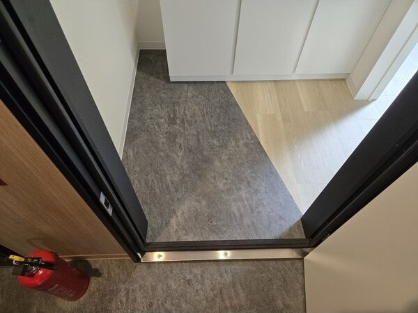 CELENEST今池の玄関