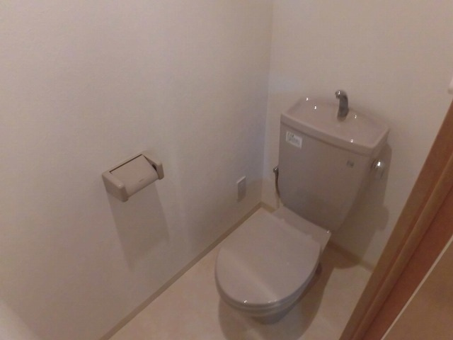 グラビスコート紙屋町のトイレ|バス・トイレ別