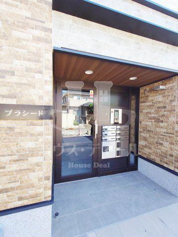 【エントランス】 | プラシード | 清潔なエントランスです