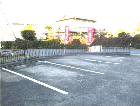 トラッド箕田の駐車場