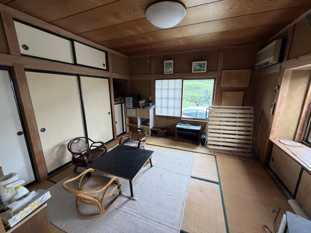 【北杜市明野町上手】自然と暮らす、ゆとりある平家暮らしの居間・リビング