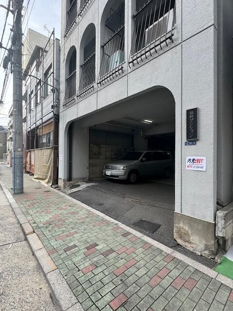 椎野マンションのエントランス
