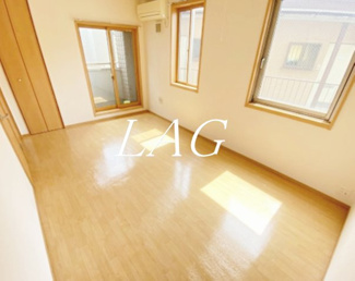 【居間・リビング】 | ドルチェの森 | 洋室のお部屋です。
