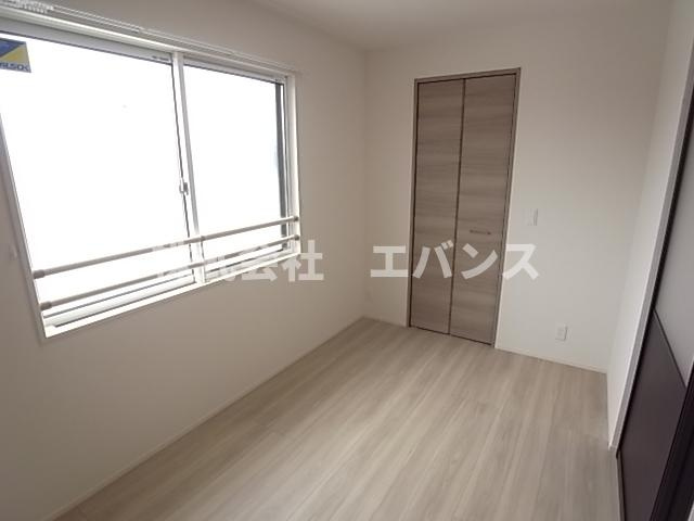 【寝室】 | D-ROOM末広Ⅰ　B | 広くて明るい寝室