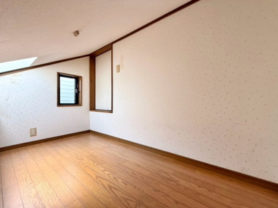 【その他】 | 新北島４丁目　中古戸建 | 【ロフトありますよ】
収納スペースとしてはもちろん、昼はワークスペース、夜はシアタールームなど趣味の空間としても使えますね！