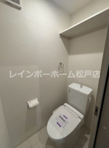 KEIAI RESIDENCE 北小金Ⅲのトイレ|ゆったりとした空間のトイレです