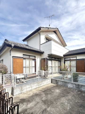 【中古戸建】伊勢崎市若葉町（ネット見てコメントも）の外観|■外観|シンプルで洗練されたデザインは住まう人の色に染まり、個性を映し出します♪本日見学可能(*＾＾*)