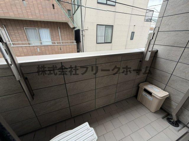 武蔵野市中町３丁目のアパートのバルコニー