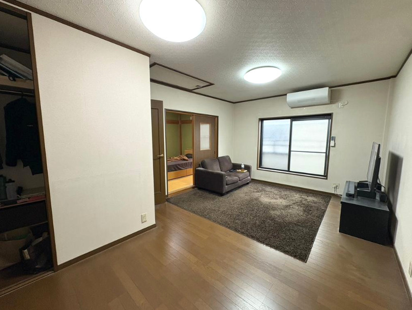 西堤本通西2丁目　中古戸建の居間・リビング
